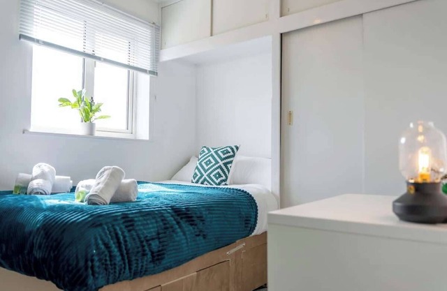 Host & Stay | Glazier Drive