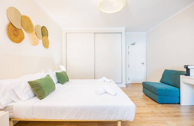 Hostal Boutique Canyamel, 112 Double Room with Sea View, Private Terrace, Wi-Fi and Air Conditioning