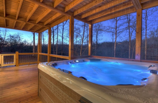 Hot tub, firepit, outdoor living, comfy beds, and more! - 5 O'Clock Somewhere