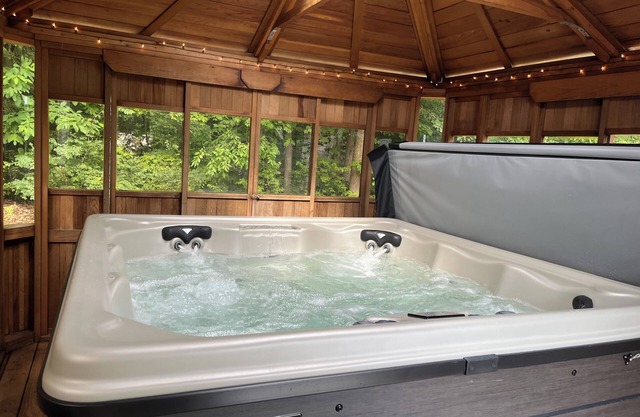 Hot tub! Fishing, canoeing, biking, swimming, hiking, skiing in Wellston Mi.