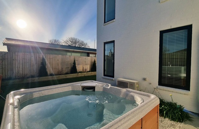 Hot Tub Haven! Games Room, Garden & E-Bikes