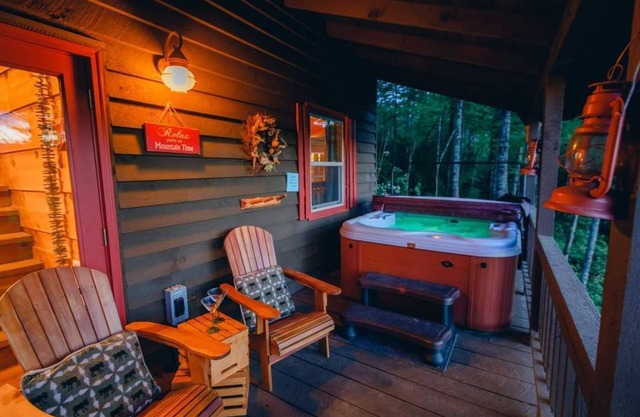 Hot Tub, Mtn View, Secluded