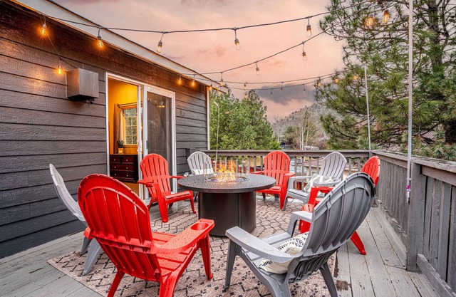 Hot Tub | Pool Table | Deck w/Pilot Butte Views