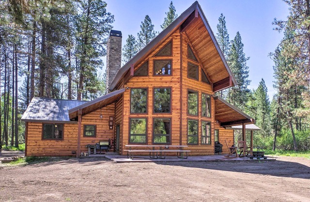 Hot Tub Soaks & River Fun: Cabin in Garden Valley