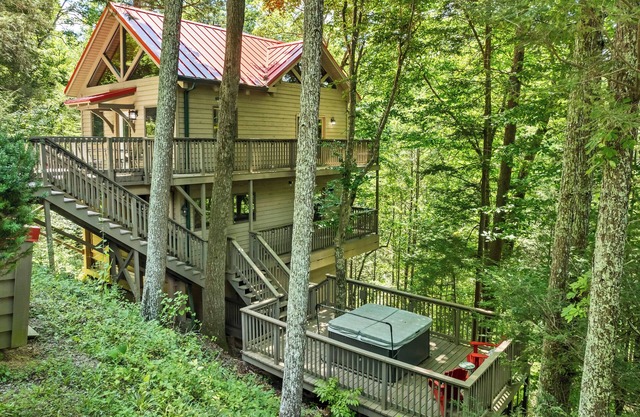 Hot Tub☎Whirlpool☎Sleeps 9☎Seasonal Pool☎Spacious - Tree House