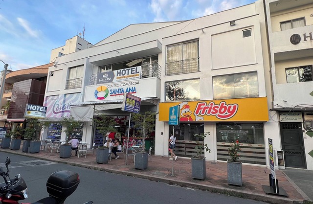 Hotel boutique en el centro de la ciudad cuenta con frisby y almacenes