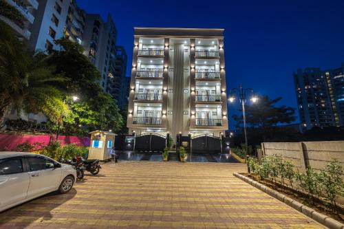 Hotel Exotica Avenue - Business-Friendly Stay near Golf Course Road, Cyberhub & Metro