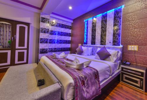 Hotel GALXY NEAR AIRPORT T1 T2 T3
