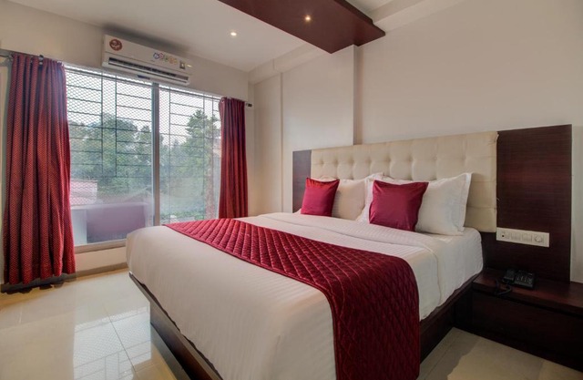 Hotel Malad Inn opposite Malad Railway Station