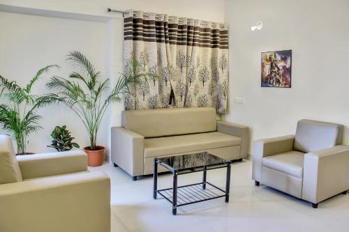 Hotel O Homes Vardhan House 2