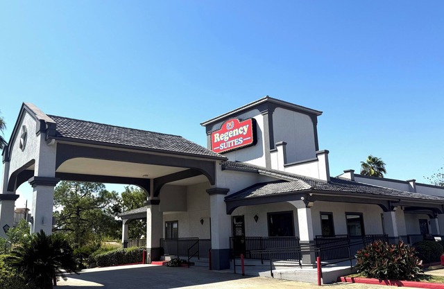 Hotel O Regency Suites Houston - IAH Beltway 8