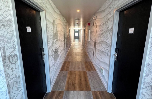 Hotel Rudra - Hollywood