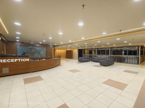 Hotel The Grand Khodiyar-3 Rooms & Banquet