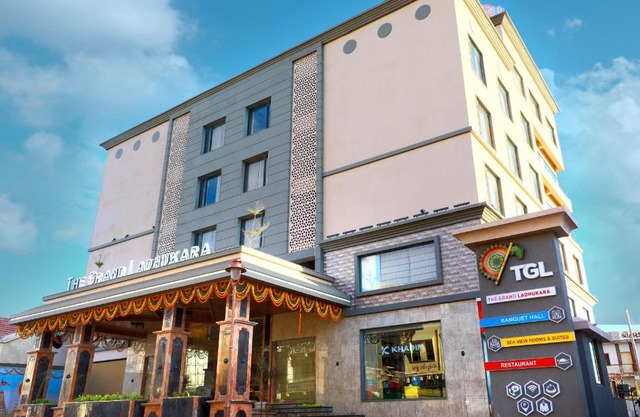 HOTEL THE GRANDLADHUKARA