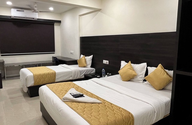 Hotel Wind Flower Regency - Near Kokilaben Hospital