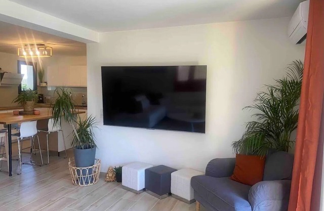 House 130 metres from the sea