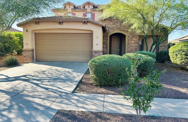House- 3 Bedroom/Loft/2 full bath/1 half bath