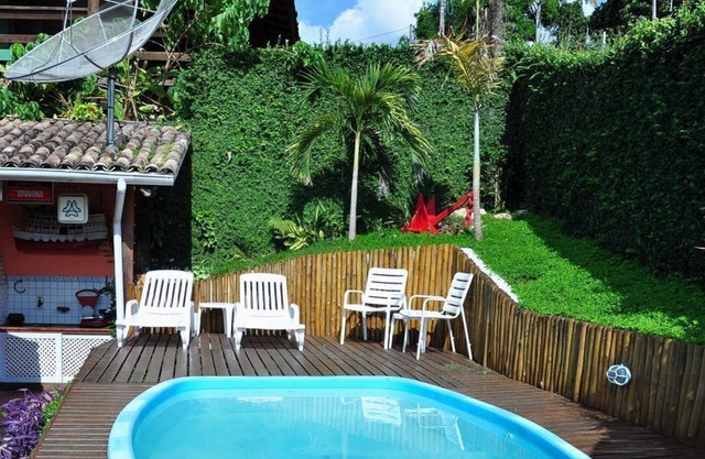 House 3 suites c air cond and TV, barbecue for 3 cars 200m from the beach.