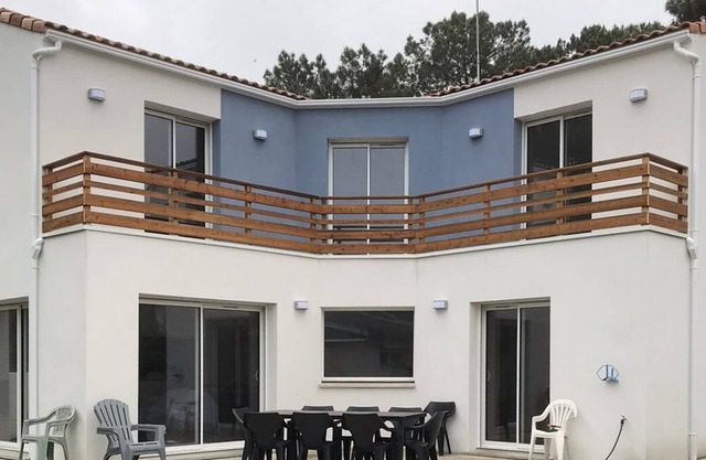 house 40 m from the lake