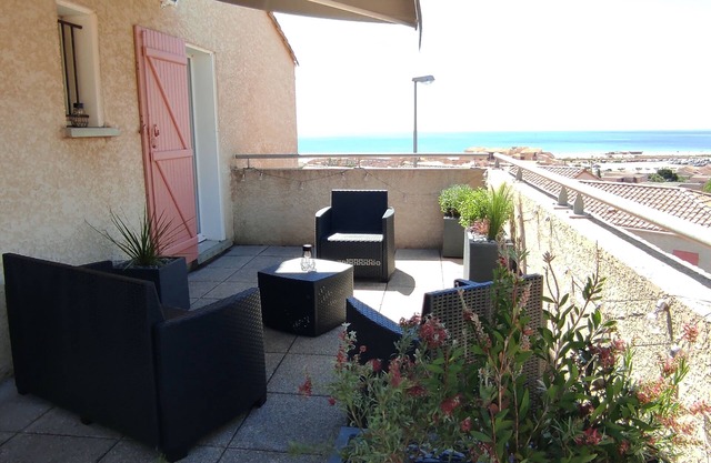 House 6 people panoramic sea view terrace, solarium and garage. Near beach