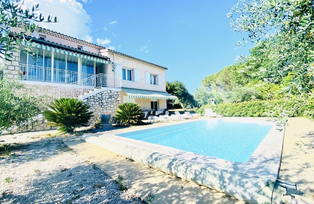 House AXALY Saint Martin d'Ardèche capacity 12 people with swimming pool