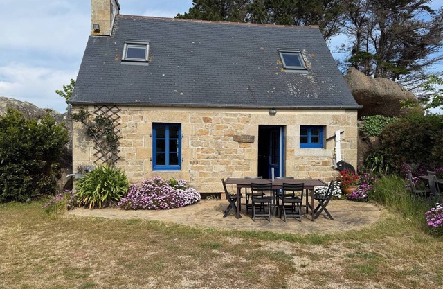 House breton 50m beach with garden and WIFI in TREGASTEL