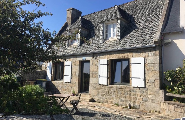 House breton very well located 250m from the sea in Ile Grande