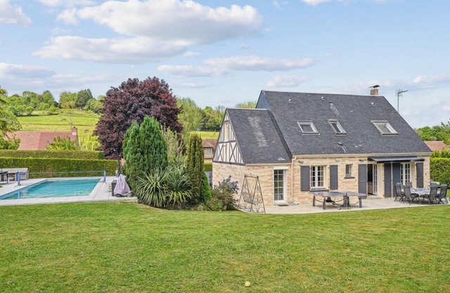 House Deauville – Stylish Villa w/Pool & BBQ