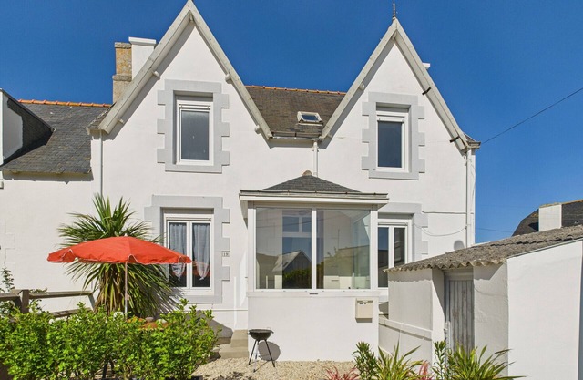 House for 6, 200m from the port and the beach