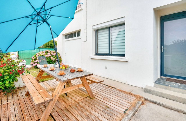 House for 6, Lesconil port and beach