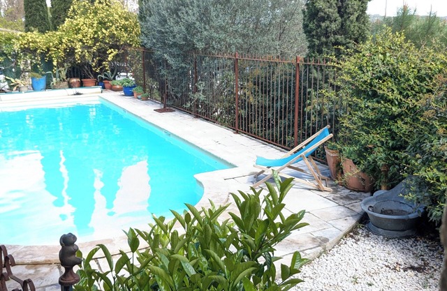 House just outside Montpellier with large swimming pool