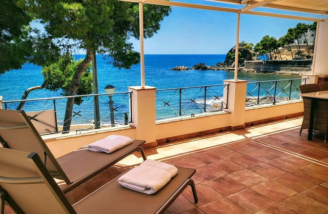 House in Cap-Negret 36-1º Altea. 1st line of beach, Cala del Soio.