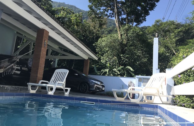 House in Guaecá - seven suites, with air conditioning in the bedrooms and pool.