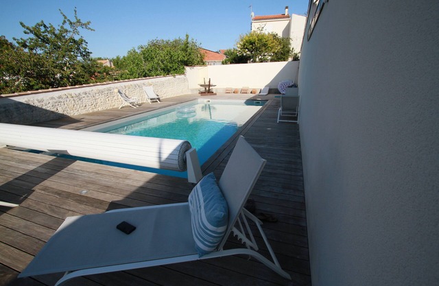 House in the center of Fouras, swimming pool. 4 bedrooms