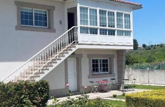 House in the Galician countryside with huge farm. 10 minutes from Betanzos, 20 minutes from Coruña.