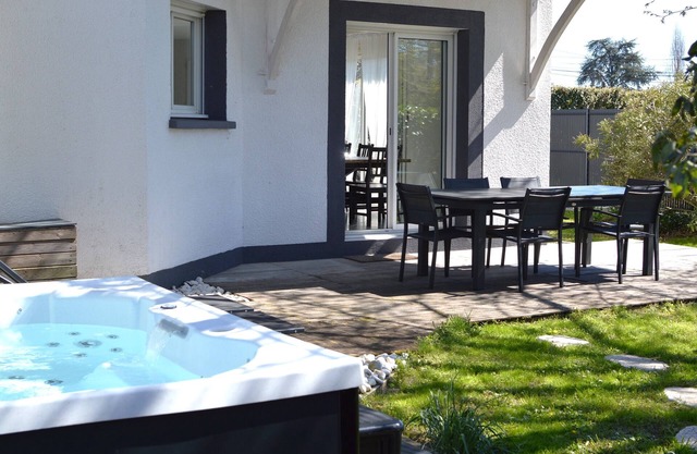 House & jacuzzi at Lac de Cazaux /Arcachon (4-8 pers) Games room Table soccer