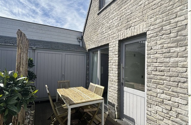 House Knokke 120m² 3 minutes drive from the sea with sun terrace