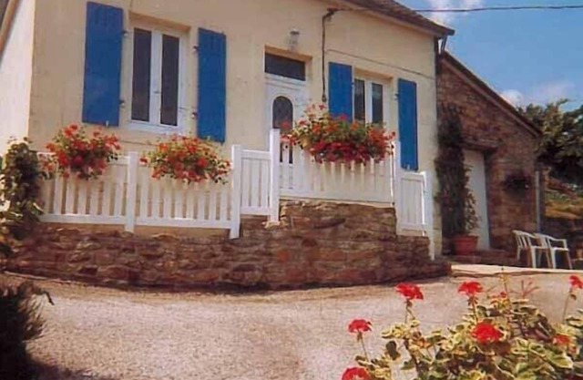 House labeled 'Clévacances' with free wifi