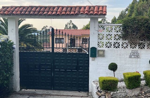 House located in the Fragas do Eume Natural Park, ideal for families.