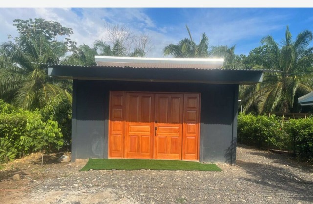House near beach, 2 persons, AC, wifi, modern, secure