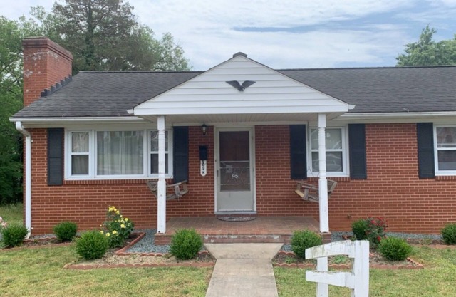 House near Downtown and UVA location!