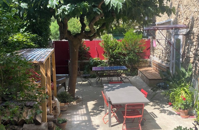 House near the Canal du Midi, a stone's throw from Narbonne