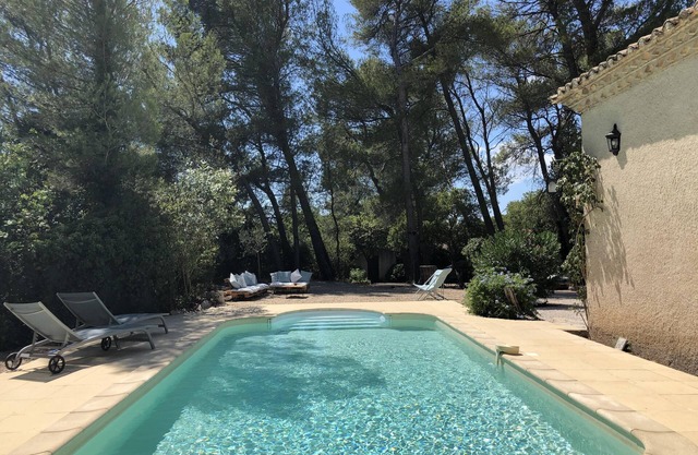 House near Tour Magne in park with swimming pool