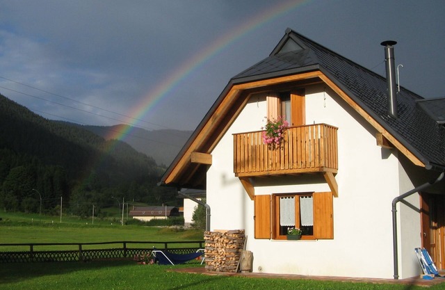 House overlooking the mountains, in a quiet and great location