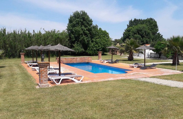 House overlooking the pool, ideal for families.