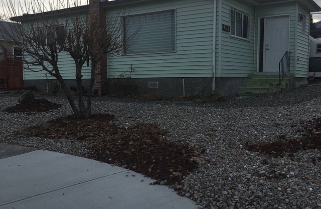 House to rent for a month or two in the sunny Okanagan Valley in Oliver, BC.