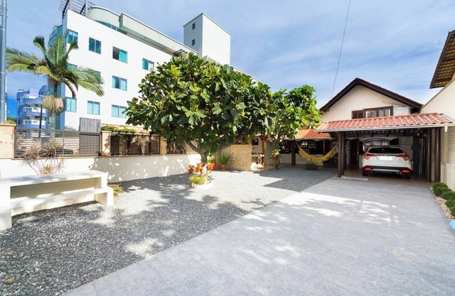HOUSE WITH 3 BEDROOMS - CLOSE TO THE BEACH AND GENERAL SHOPPING