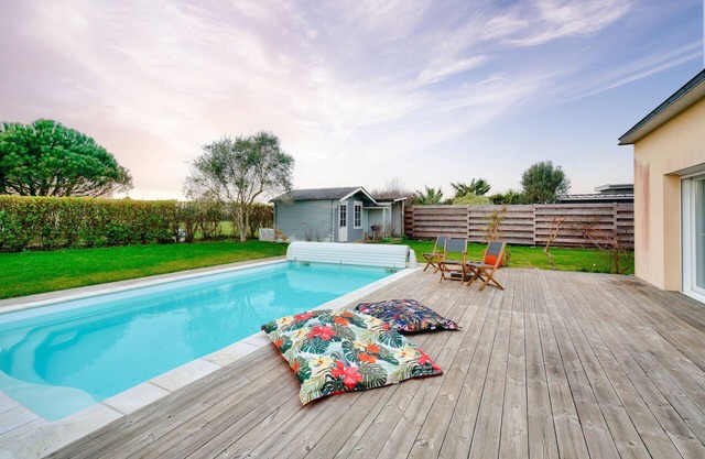 House with pool for 8 - 500m from the beach