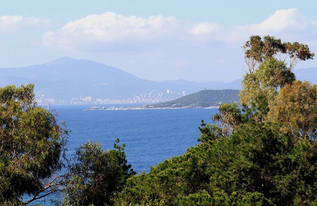 House with garden 1250 m2, located in Verghia, Silver Beach (Mare e Sole)