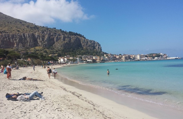 House with garden overlooking the Bay of Mondello